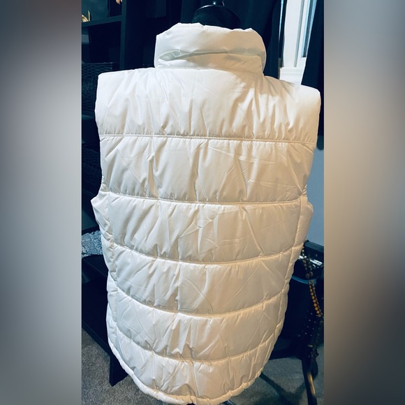 New York & Co brand new w/ tags sleeveless puff. - Picture 3 of 5